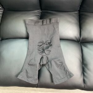 SKIMS Maternity Sculpting Mid-Thigh Shorts Black Size L/XL